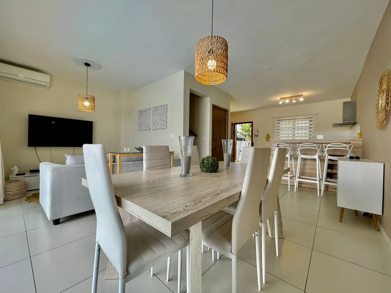 6 Living Area 2