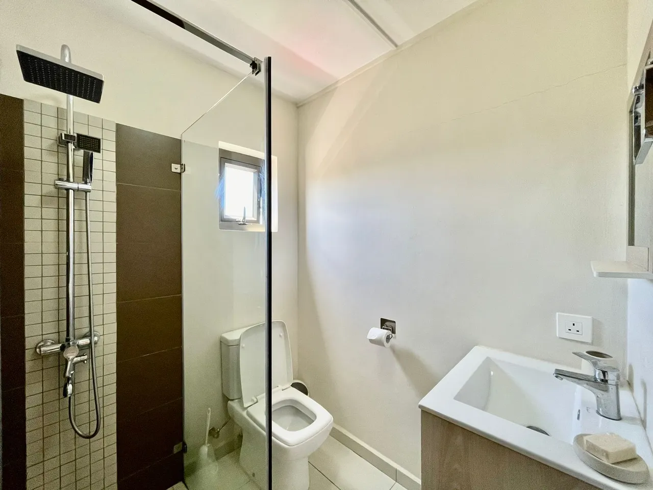 20 SecondaryBathroom 1
