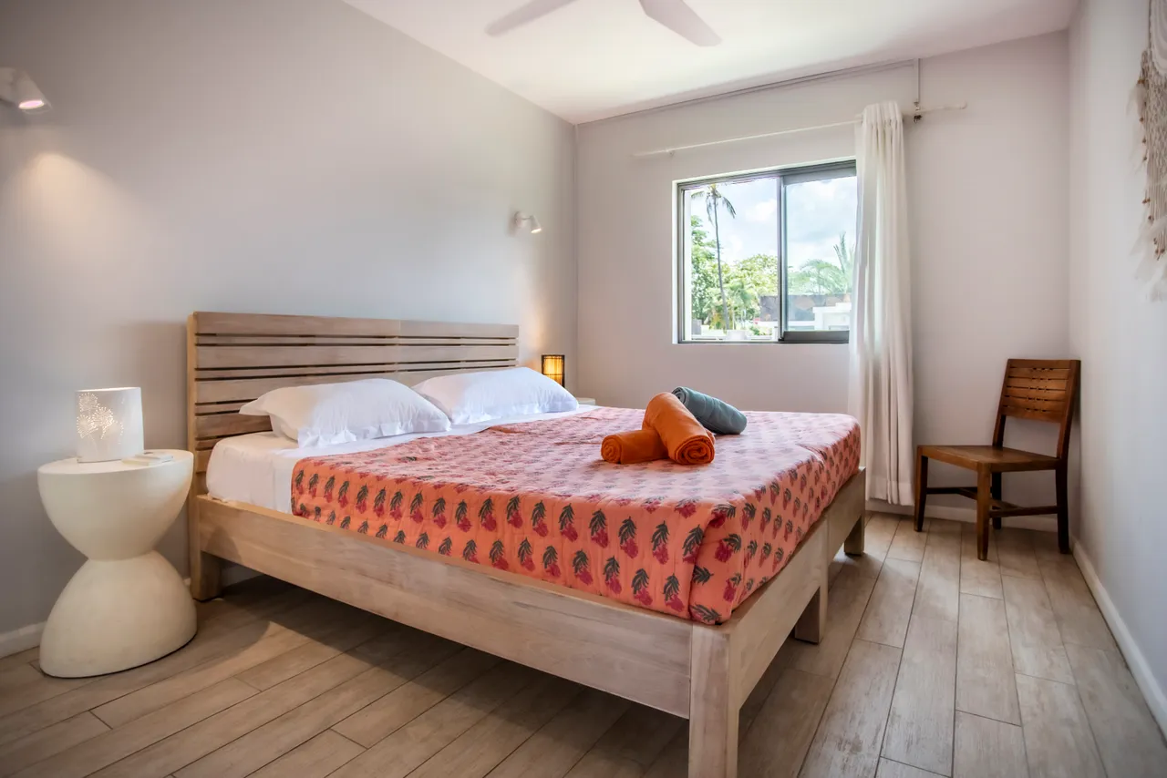 Chambre spacieuse et lumineuse, idéale pour une escapade relaxante.