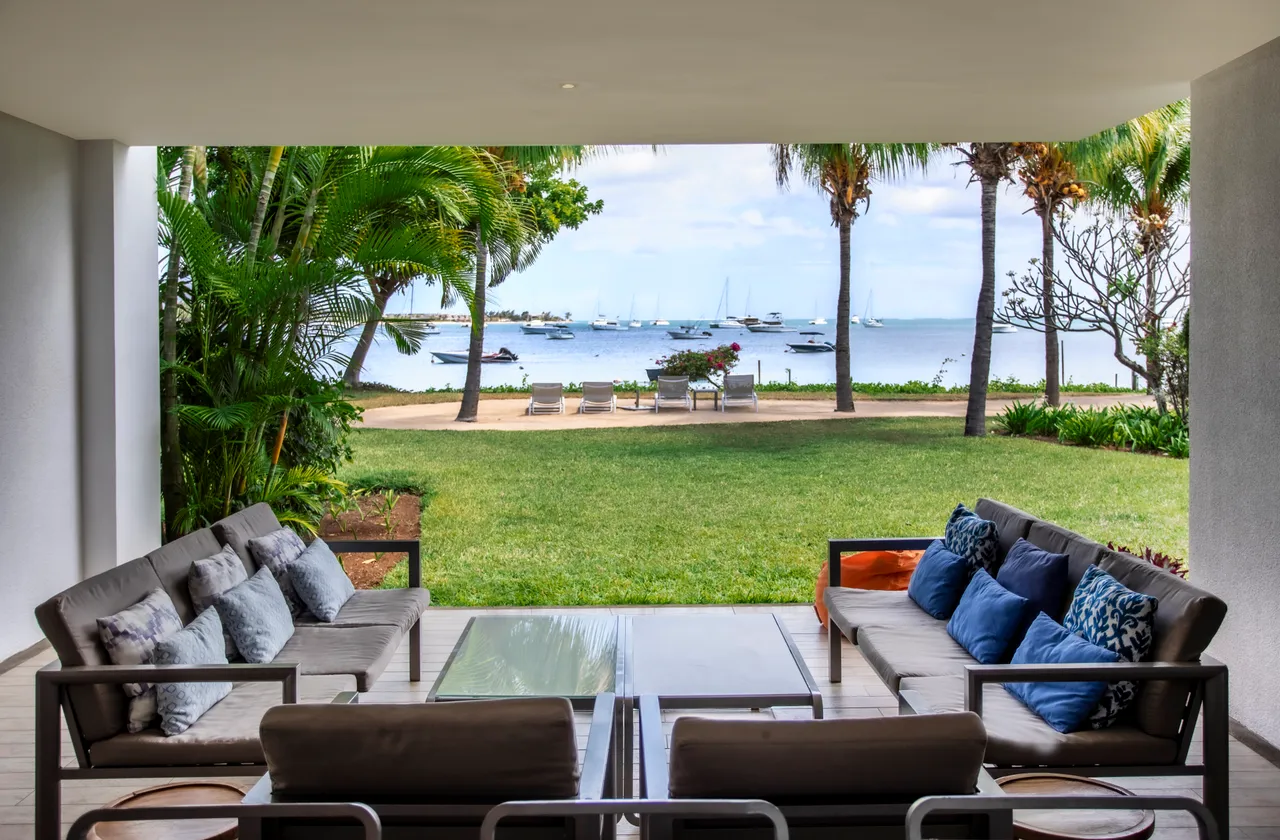 Appartement Pied dans l'eau piscine et plage — Terrasse