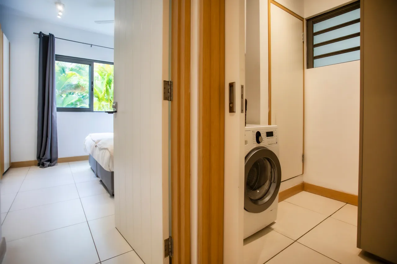 Appartement Pied dans l'eau piscine et plage — Buanderie