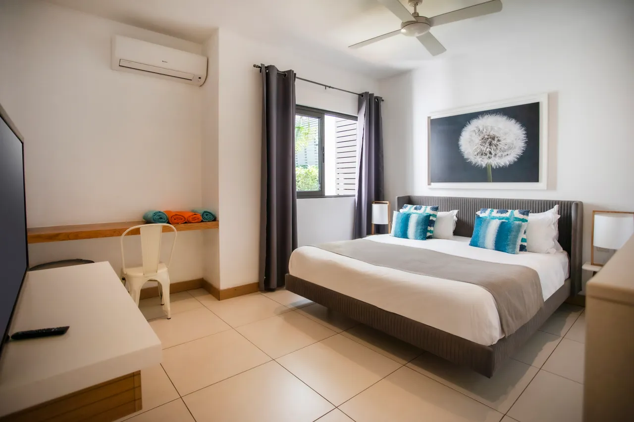 Appartement Pied dans l'eau piscine et plage — Chambre 1