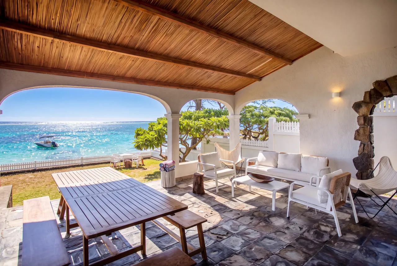 Bastide sur Mer - Blue Bay Beach House — Dining area