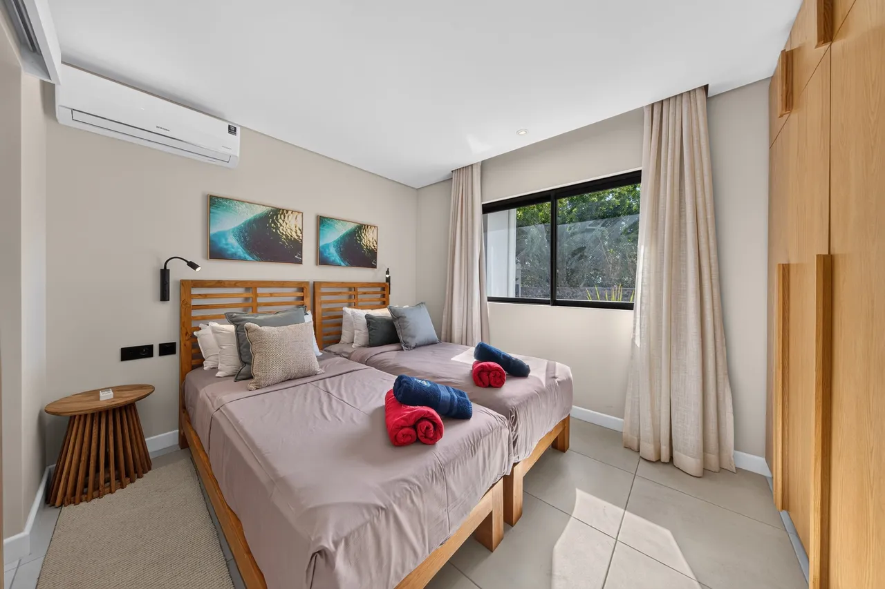 Spacieux duplex en bord de mer avec piscine et vue — Chambre 3