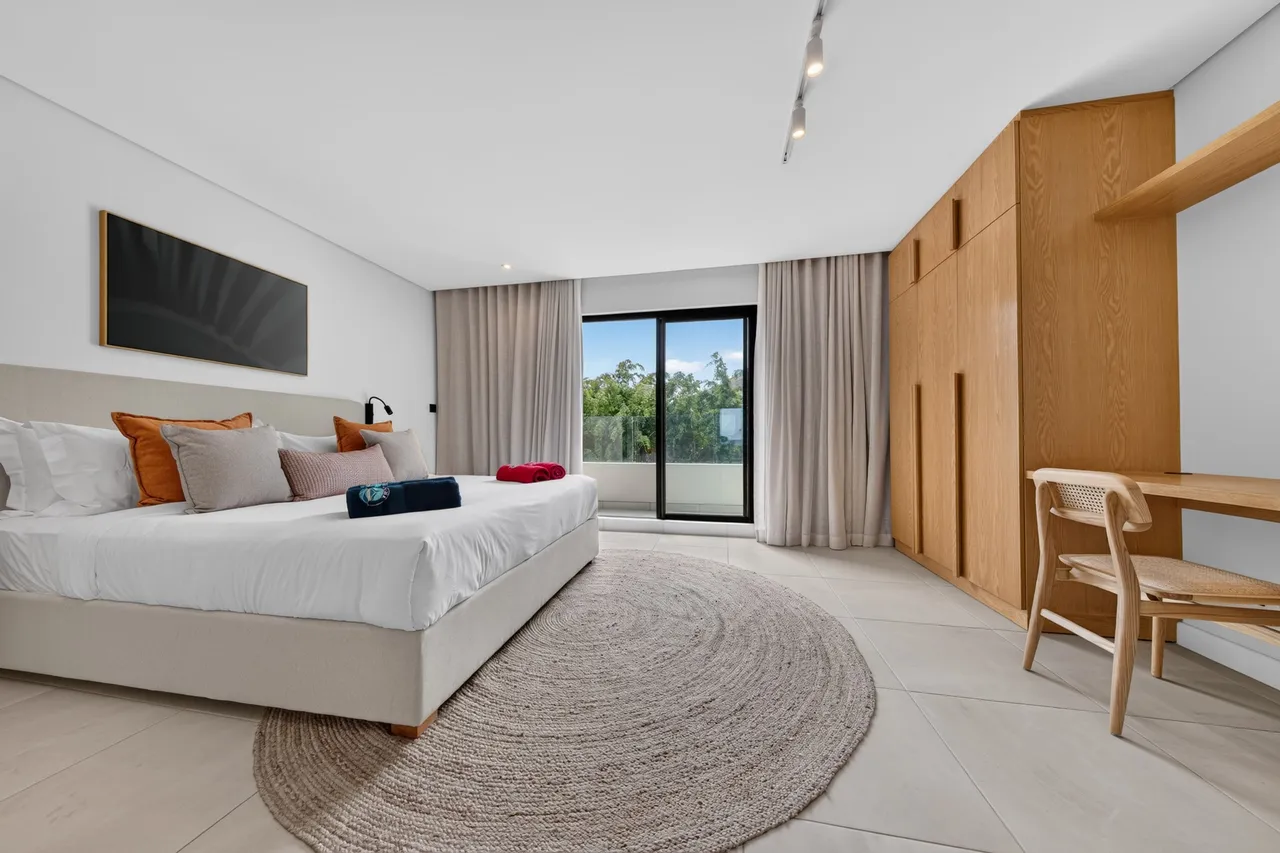 Spacieux duplex en bord de mer avec piscine et vue — Chambre 1